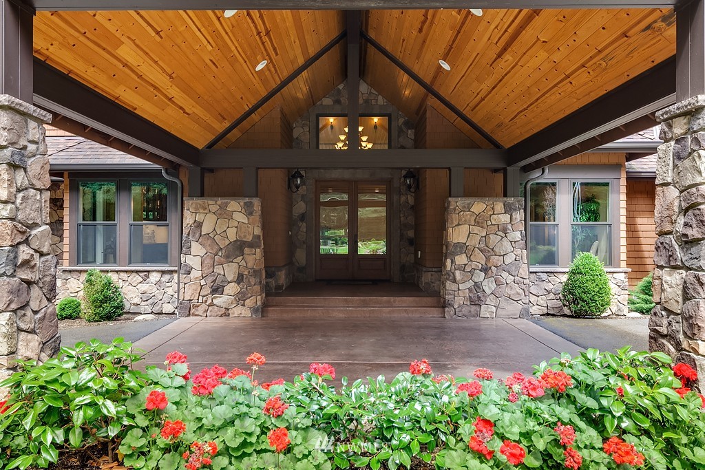 11013 Upper Preston Road Southeast Issaquah, WA 98027 - Photo 3 of 5