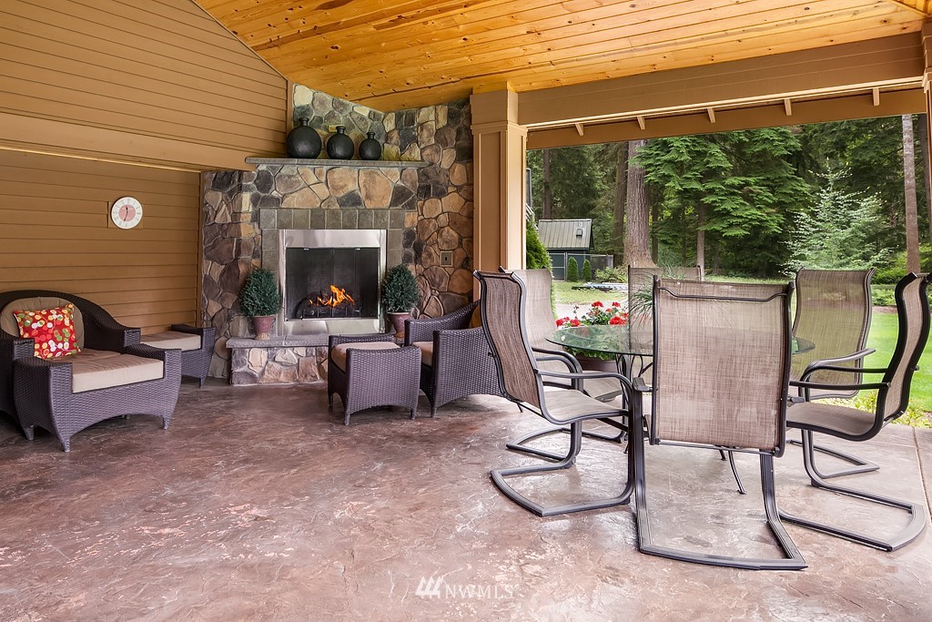 11013 Upper Preston Road Southeast Issaquah, WA 98027 - Photo 4 of 5