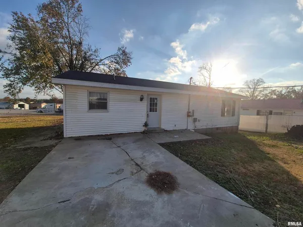 a view of a garage