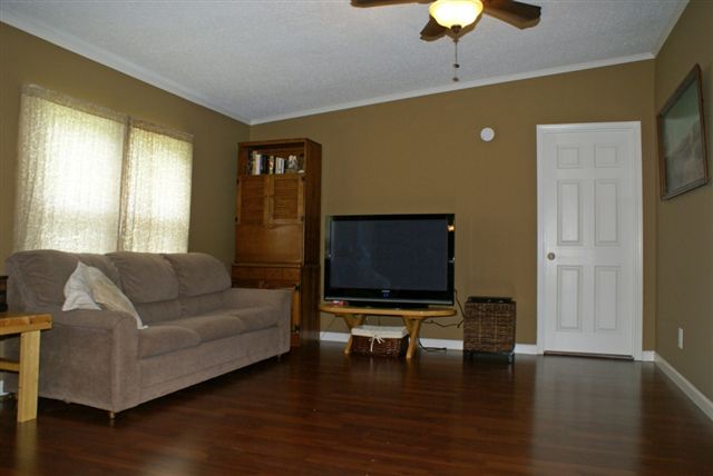 1604 South McElhaney Road Greer, SC 29651 - Photo 2 of 12 Gallery Image 2