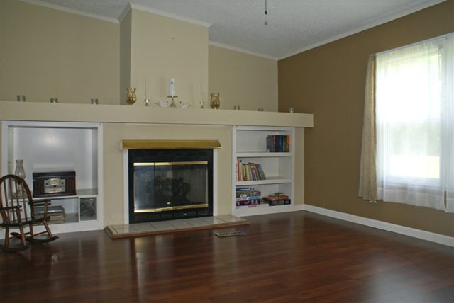 1604 South McElhaney Road Greer, SC 29651 - Photo 4 of 12 Gallery Image 4