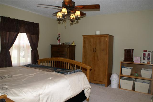 1604 South McElhaney Road Greer, SC 29651 - Photo 6 of 12 Gallery Image 6