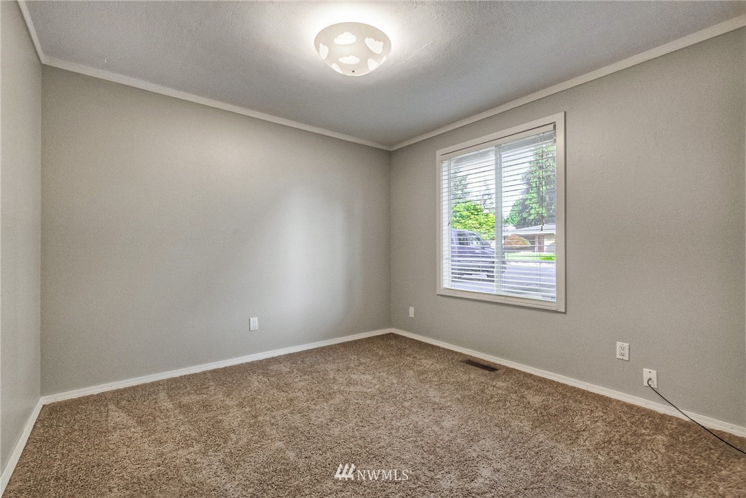 13708 Southeast 141st Street Renton, WA 98059 - Photo 18 of 19 an empty room with windows