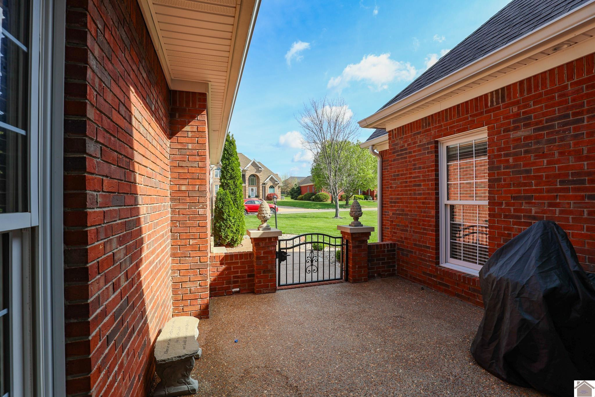 225 Forest Ridge Cove Paducah, KY 42003 - Photo 4 of 48 Front Porch