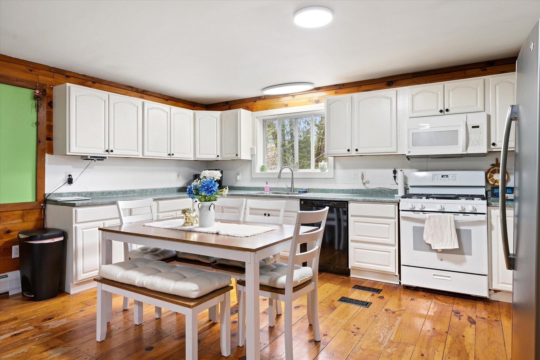 3 3js Way Swanville, ME 04915 - Photo 7 of 68 06-Kitchen