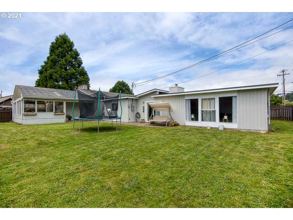 1135 North Lake Road Lakeside, OR 97449 - Photo 11 of 28 Gallery Image 11