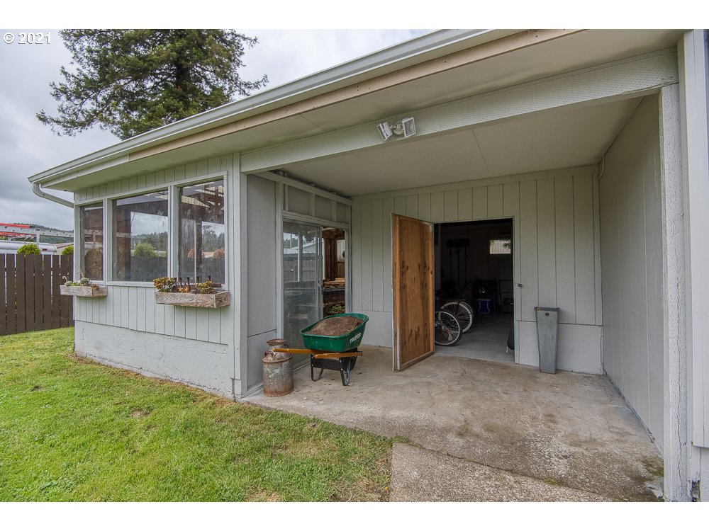 1135 North Lake Road Lakeside, OR 97449 - Photo 16 of 28 Gallery Image 16