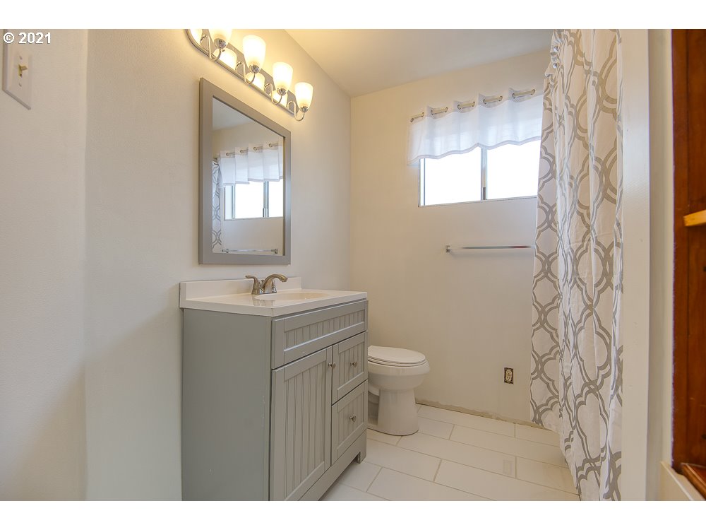 1135 North Lake Road Lakeside, OR 97449 - Photo 21 of 28 Gallery Image 21