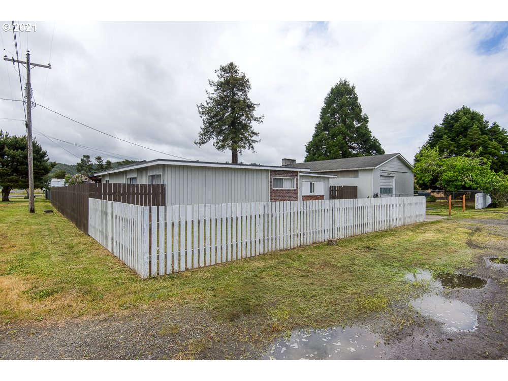 1135 North Lake Road Lakeside, OR 97449 - Photo 8 of 28 Gallery Image 8