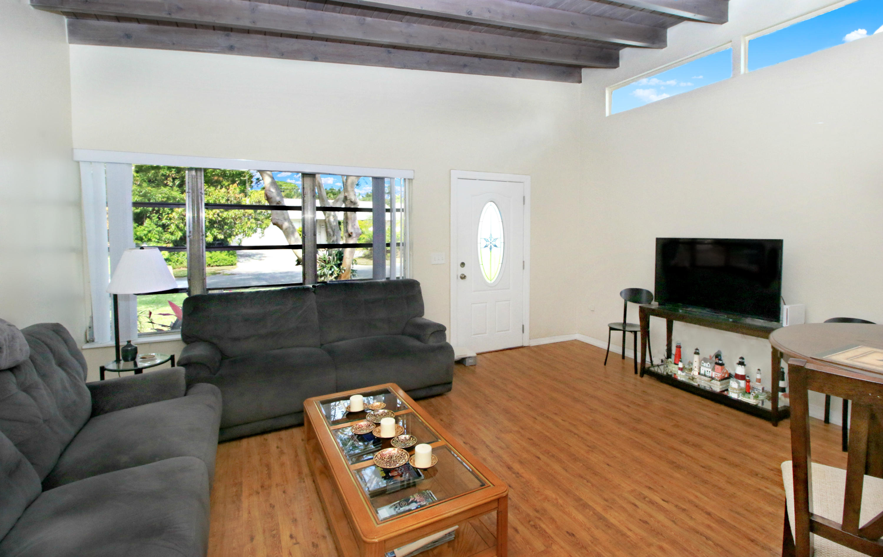 920 Sunset Road Boynton Beach, FL 33435 - Photo 6 of 18 920 sunset blvd living room 3