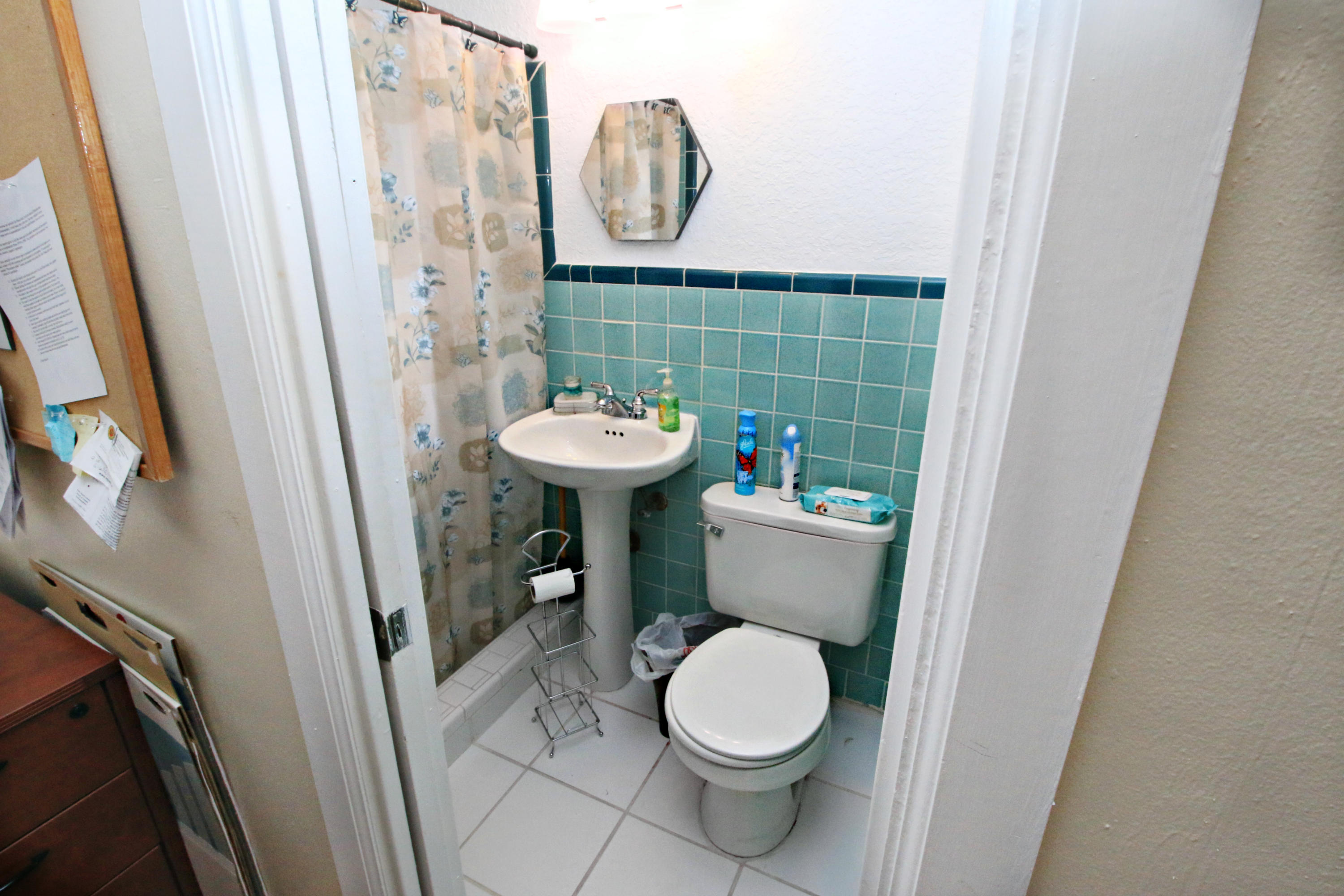 920 Sunset Road Boynton Beach, FL 33435 - Photo 9 of 18 920 sunset blvd Master Bath