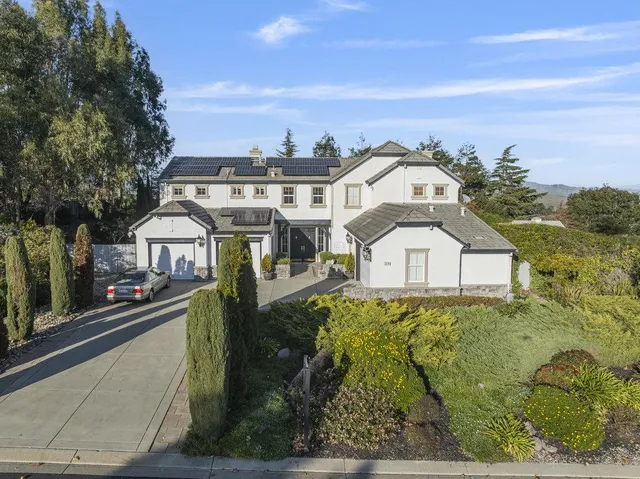 $1,289,888 | 310 Vía Vaquero Norte, San Juan Bautista, CA 95045