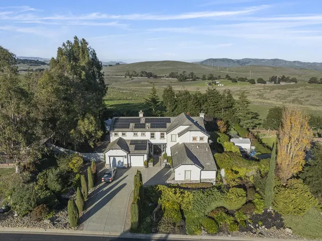 $1,289,888 | 310 VÃa Vaquero Norte, San Juan Bautista, CA 95045