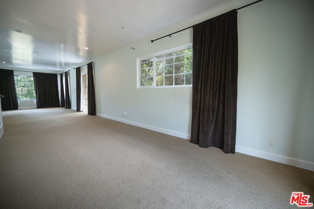 503 North Greencraig Road Los Angeles, CA 90049 - Photo 35 of 59
