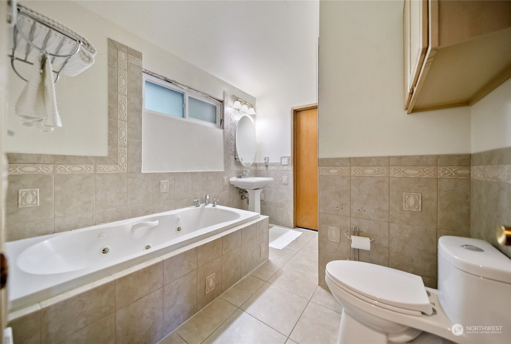 2502 Northeast Enetai Beach Road Bremerton, WA 98310 - Photo 15 of 30 Gallery Image 15