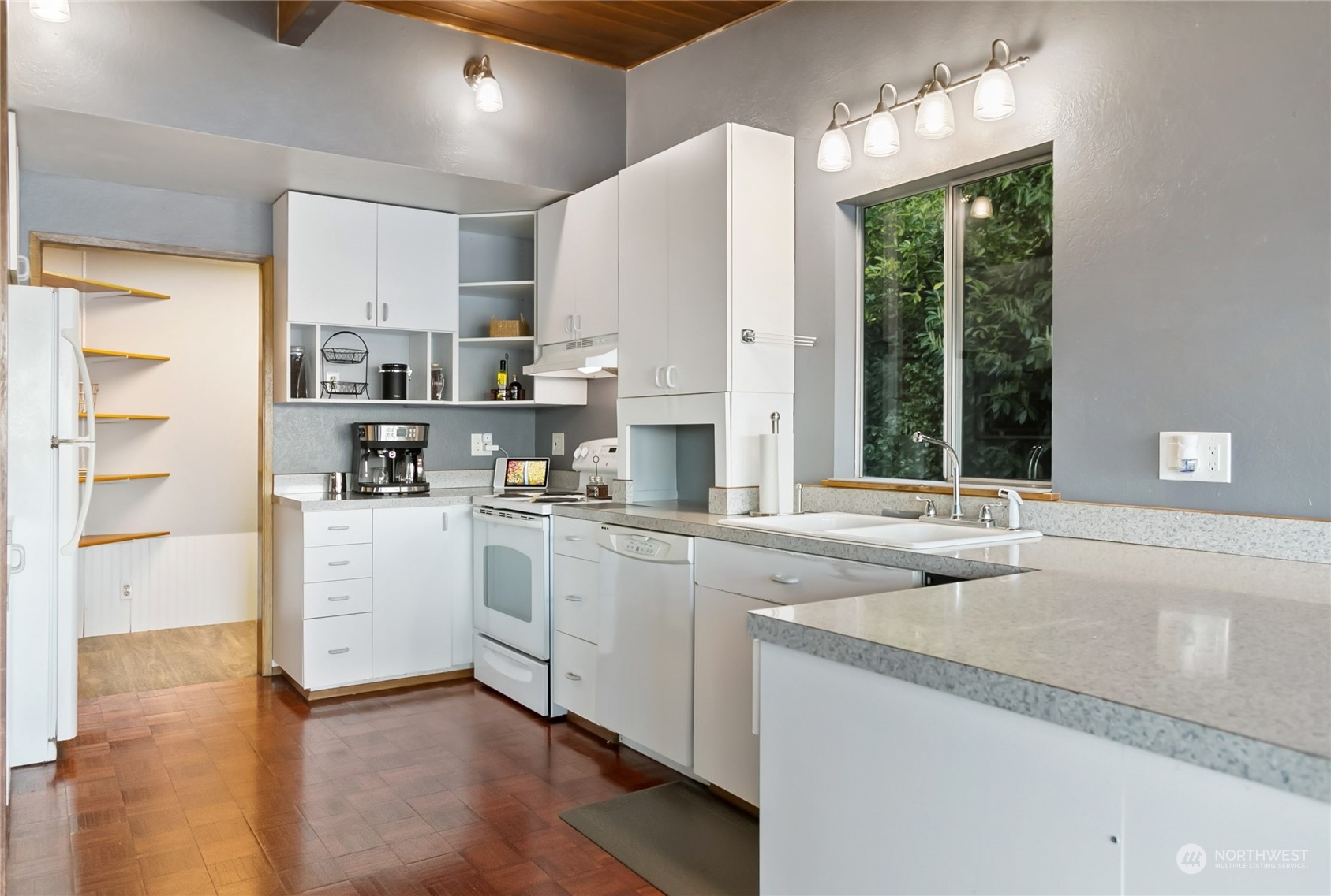 2502 Northeast Enetai Beach Road Bremerton, WA 98310 - Photo 7 of 30 Gallery Image 7