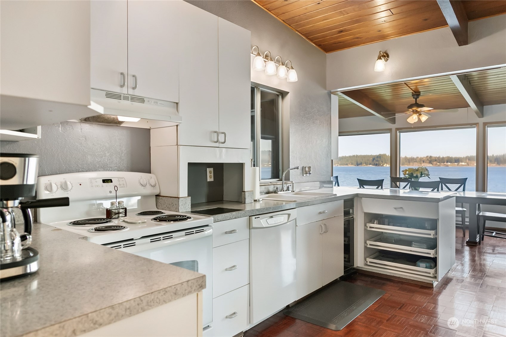 2502 Northeast Enetai Beach Road Bremerton, WA 98310 - Photo 8 of 30 Gallery Image 8