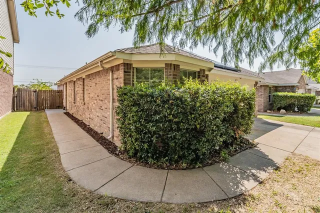 $1,800 | 8932 Sunny Hollow Drive, Fort Worth, TX 76179