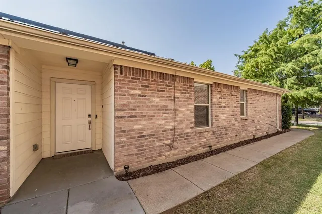$1,800 | 8932 Sunny Hollow Drive, Fort Worth, TX 76179