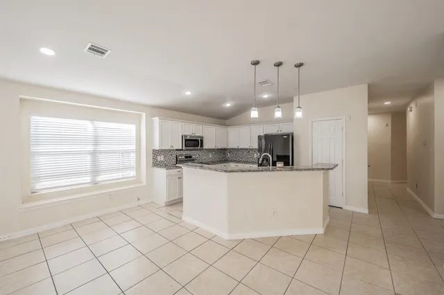 $1,800 | 8932 Sunny Hollow Drive, Fort Worth, TX 76179