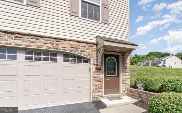 $2,400 | 358 Weatherstone Drive, Unit 46, New Cumberland, PA 17070