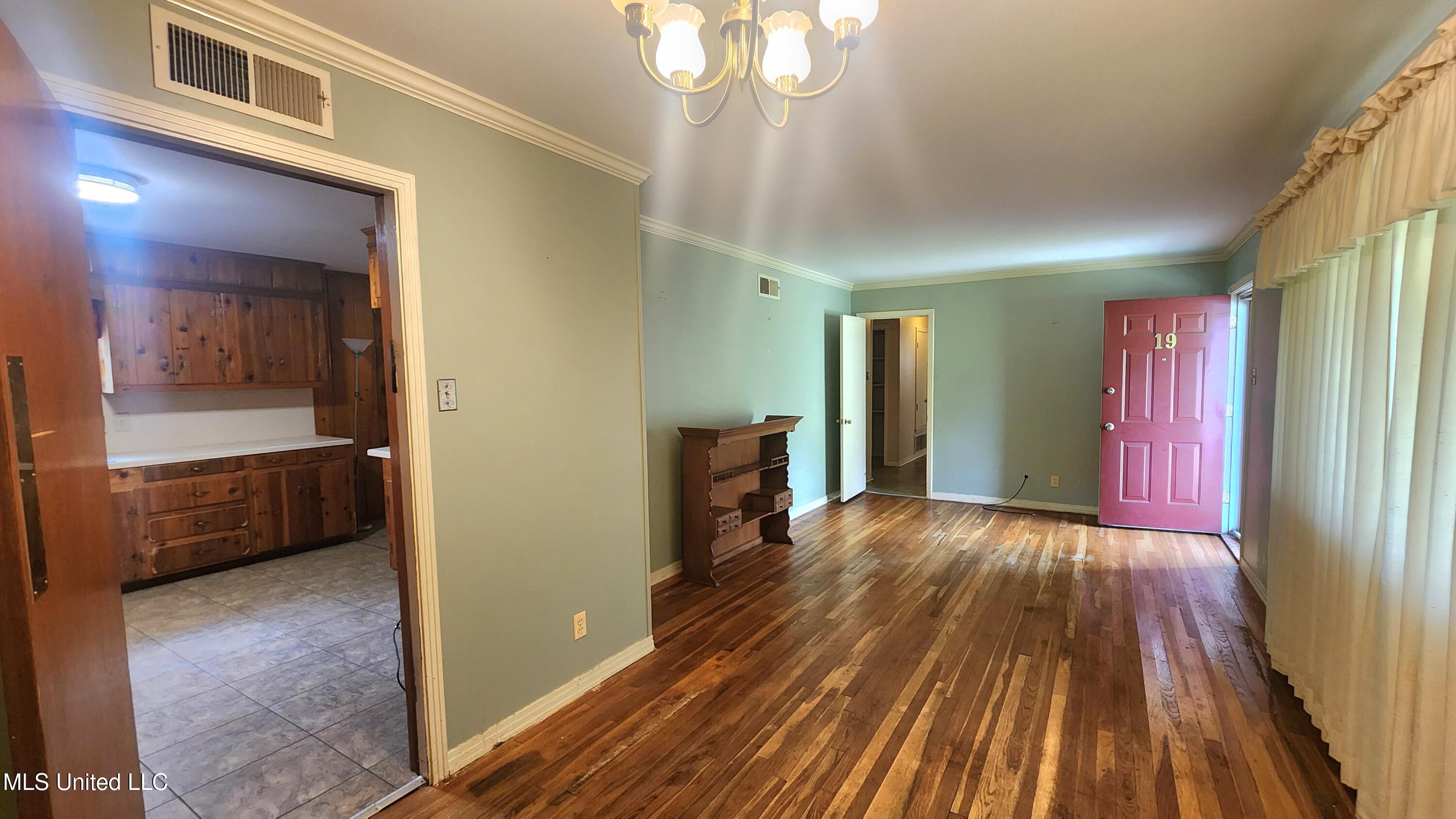 19 Shadow Lane Natchez, MS 39120 - Photo 3 of 22 20251006_132351