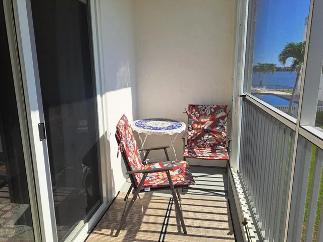 $2,500 | 1502 South Lakeside Drive, Unit 208, Lake Worth Beach, FL 33460