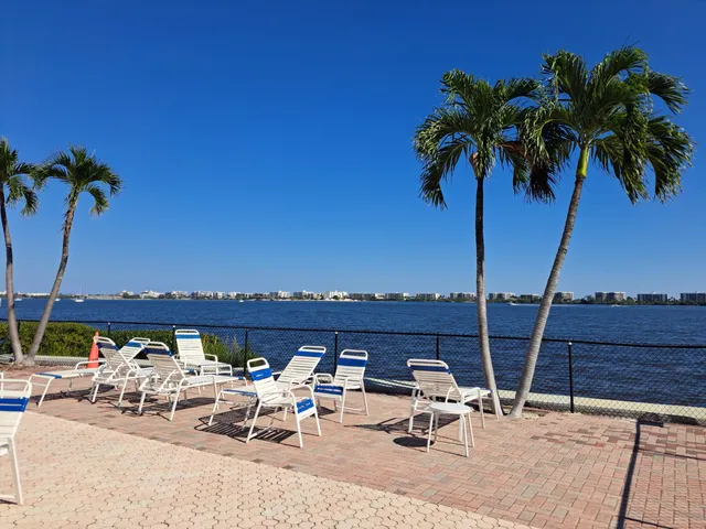 $2,500 | 1502 South Lakeside Drive, Unit 208, Lake Worth Beach, FL 33460