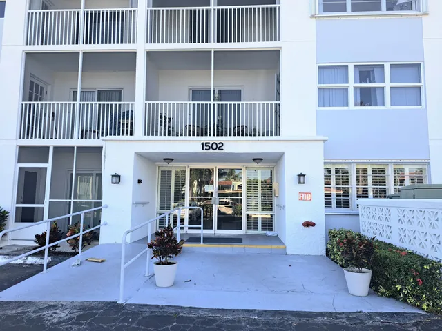 $2,500 | 1502 South Lakeside Drive, Unit 208, Lake Worth Beach, FL 33460