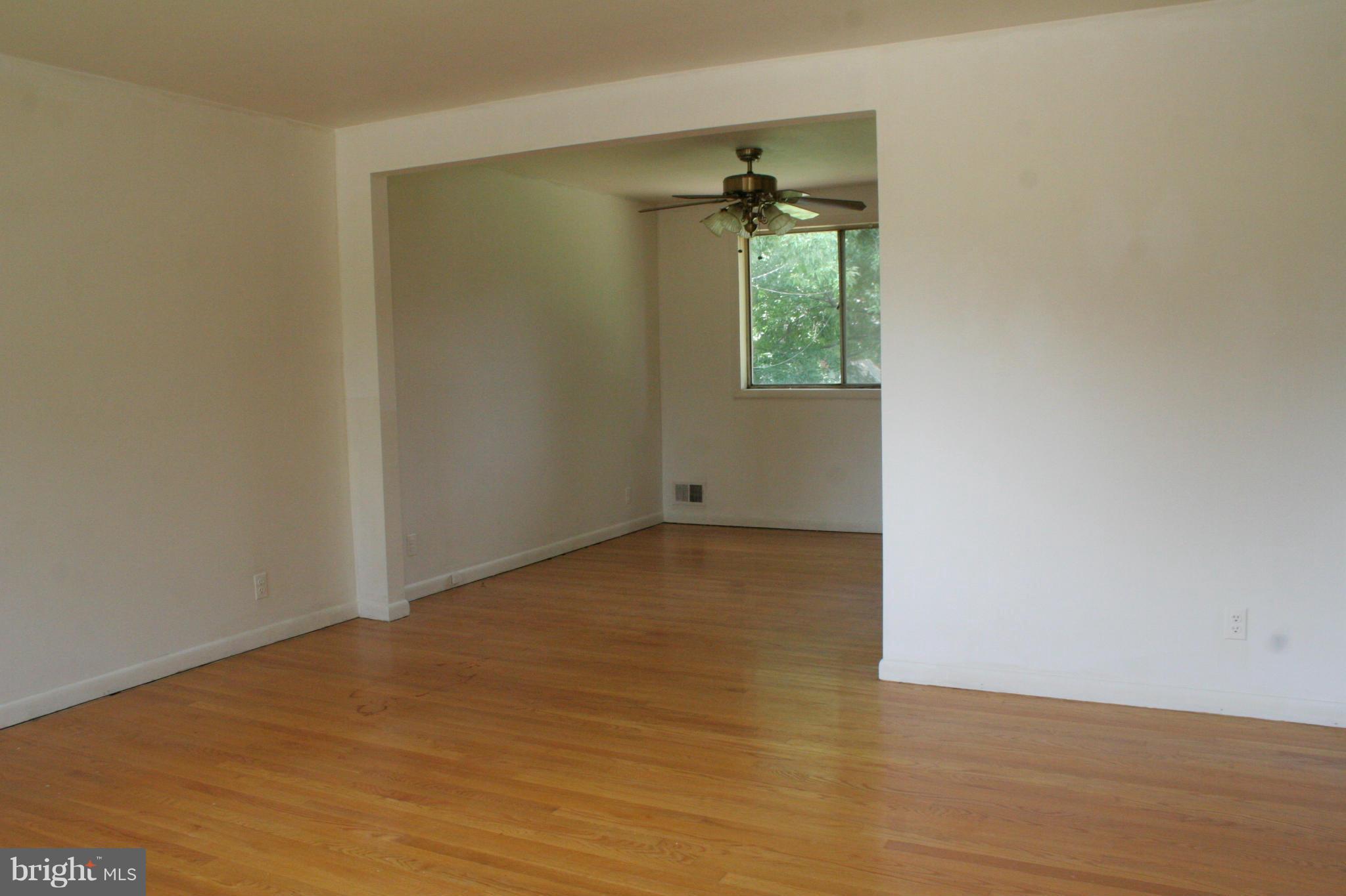 8906 Robin Place Laurel, MD 20708 - Photo 6 of 23 Living Room