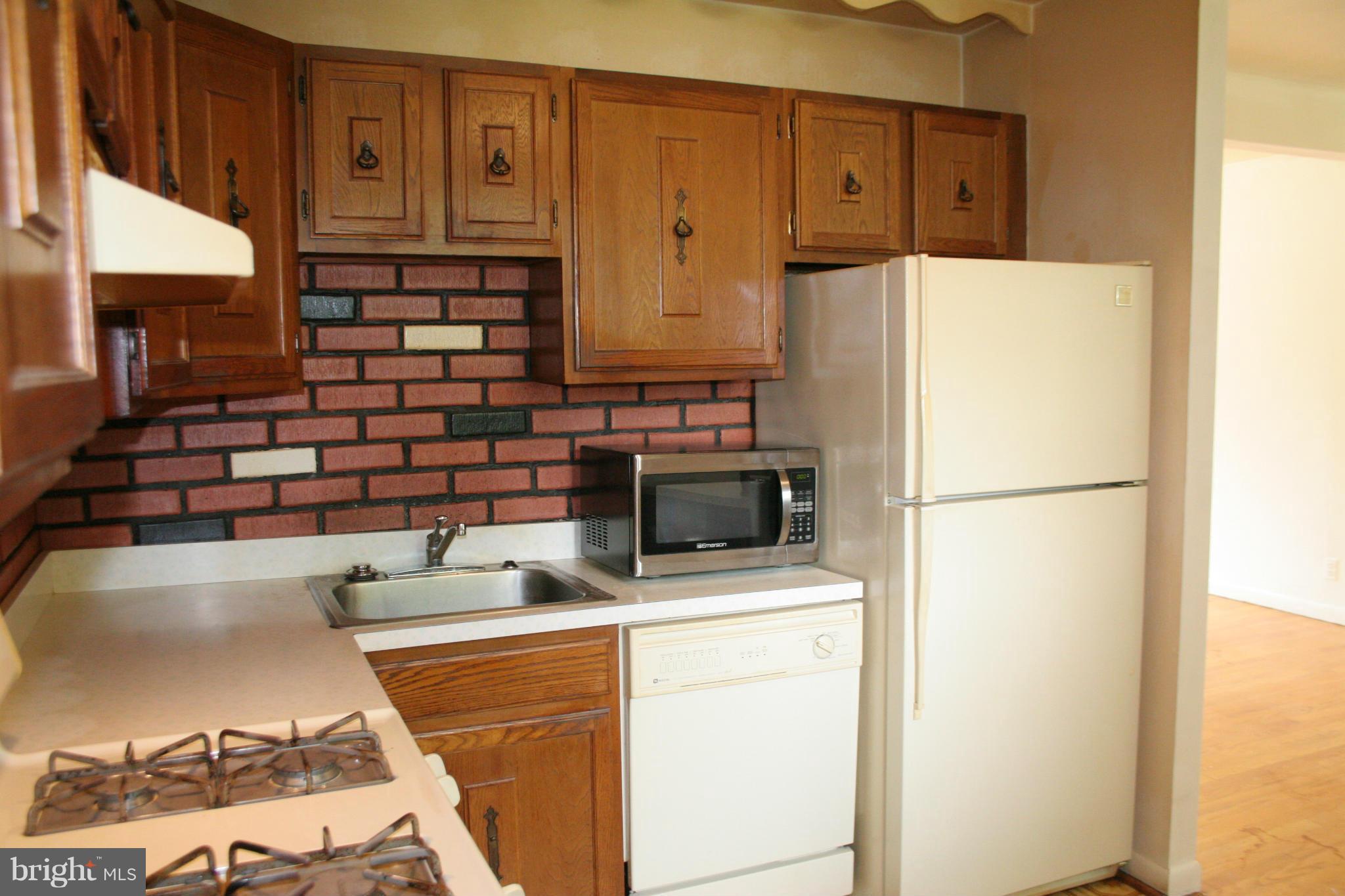 8906 Robin Place Laurel, MD 20708 - Photo 7 of 23 Kitchen