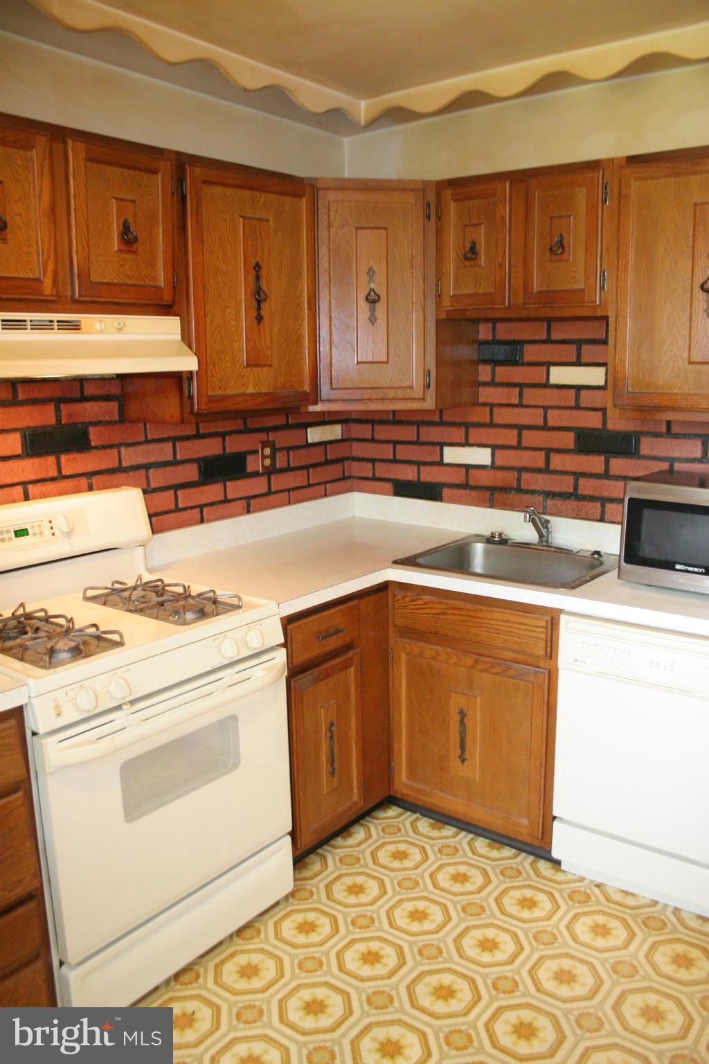 8906 Robin Place Laurel, MD 20708 - Photo 9 of 23 Kitchen