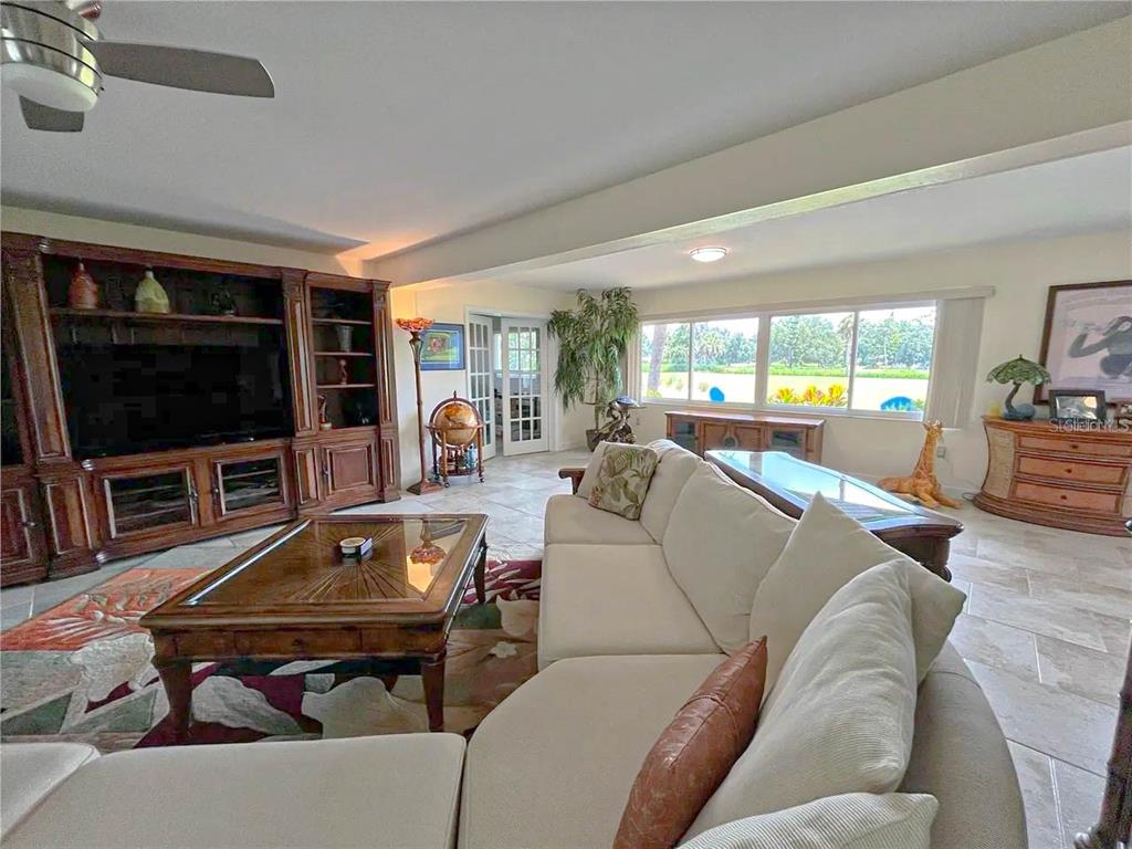 3337 Springmill Circle Sarasota, FL 34239 - Photo 12 of 51