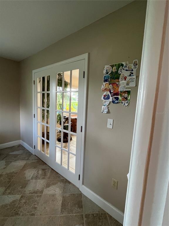 3337 Springmill Circle Sarasota, FL 34239 - Photo 18 of 51