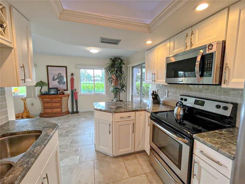 3337 Springmill Circle Sarasota, FL 34239 - Photo 19 of 51