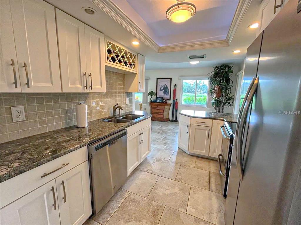 3337 Springmill Circle Sarasota, FL 34239 - Photo 20 of 51