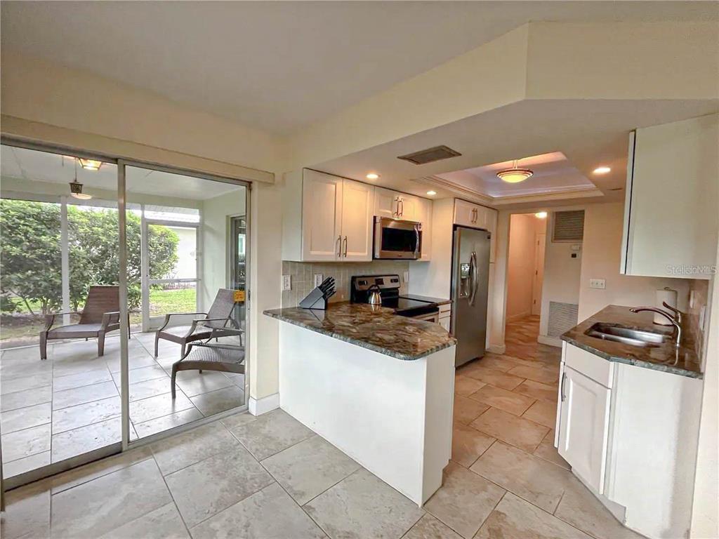 3337 Springmill Circle Sarasota, FL 34239 - Photo 21 of 51