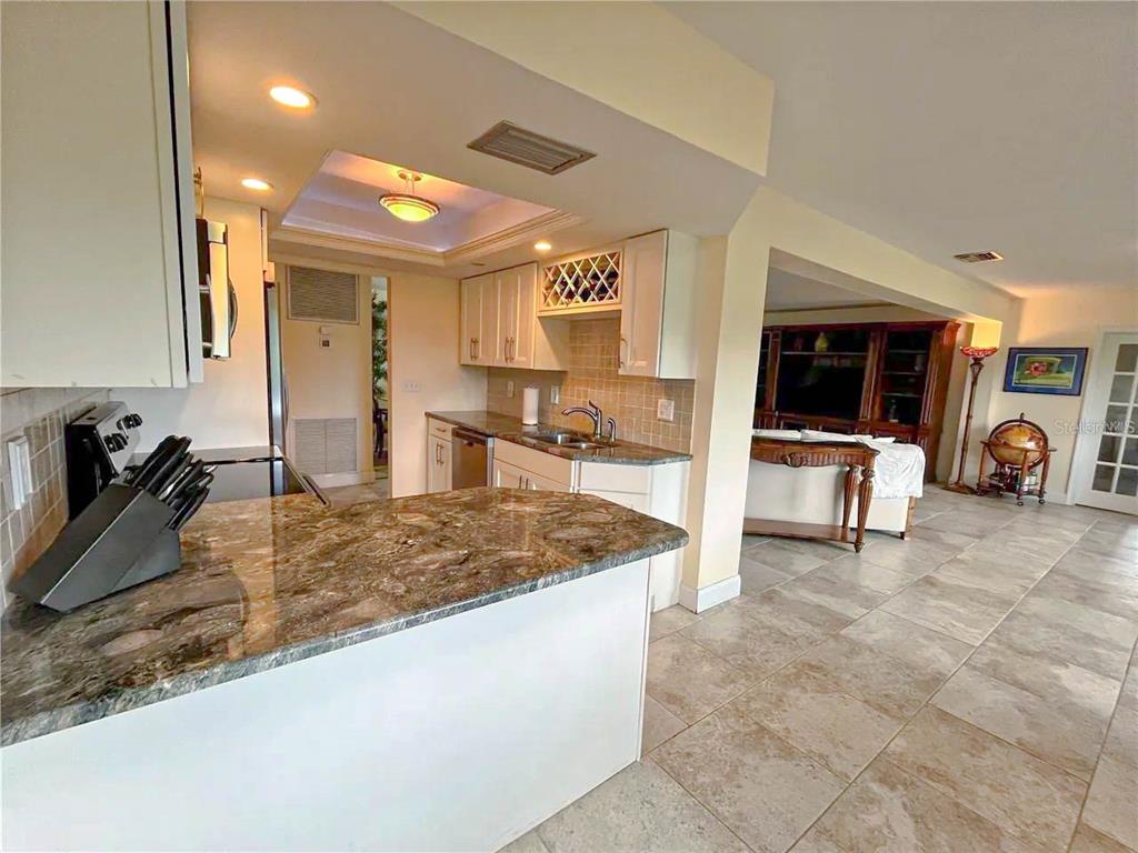 3337 Springmill Circle Sarasota, FL 34239 - Photo 22 of 51