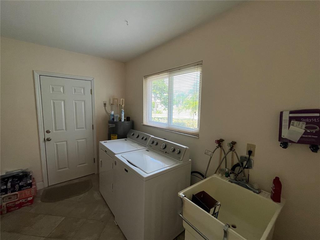 3337 Springmill Circle Sarasota, FL 34239 - Photo 24 of 51