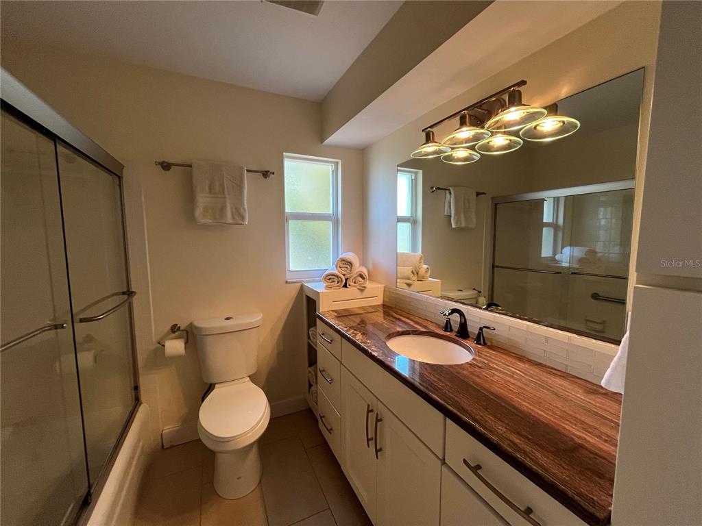 3337 Springmill Circle Sarasota, FL 34239 - Photo 27 of 51