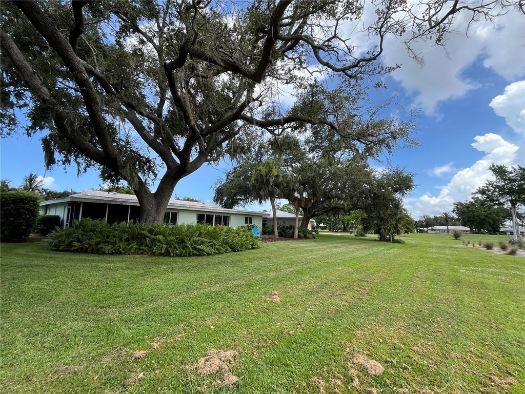 3337 Springmill Circle Sarasota, FL 34239 - Photo 35 of 51