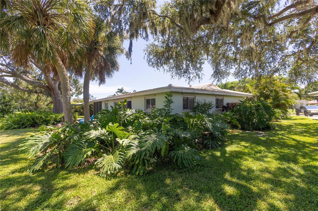 3337 Springmill Circle Sarasota, FL 34239 - Photo 36 of 51