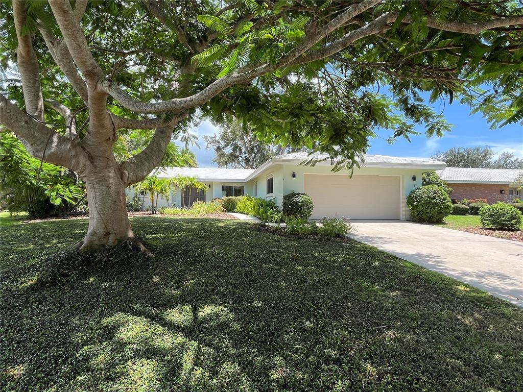 3337 Springmill Circle Sarasota, FL 34239 - Photo 4 of 51