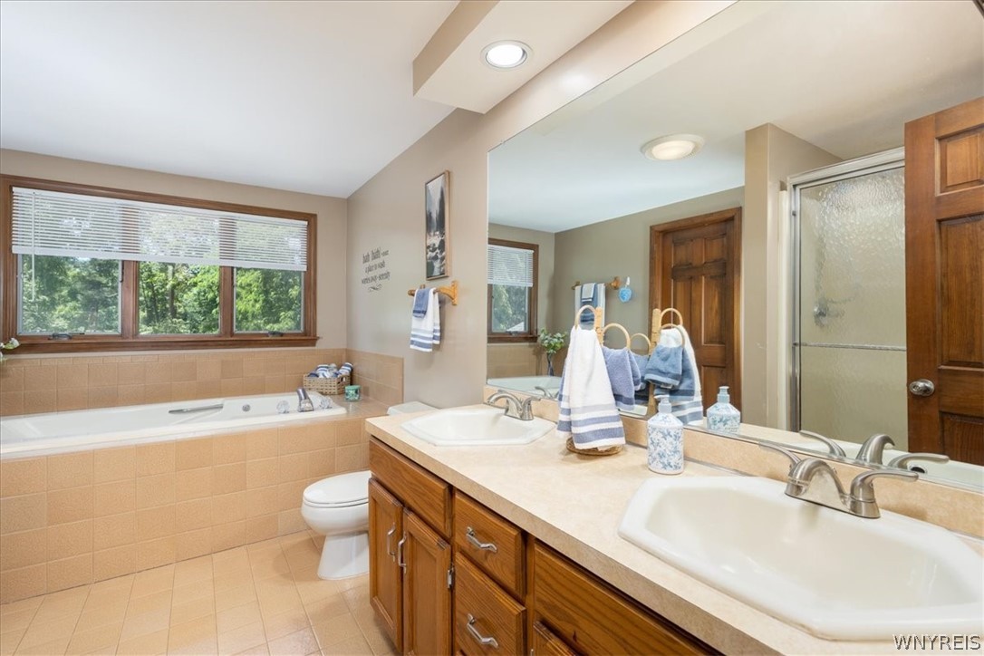 4990 Murphy Road Orchard Park, NY 14127 - Photo 17 of 33 Primary Bathroom with Walk In Closet and Whirlpool