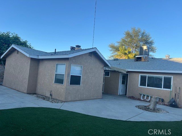 7363 Bothwell Road Reseda, CA 91335 - Photo 4 of 28 a view of a house with a yard