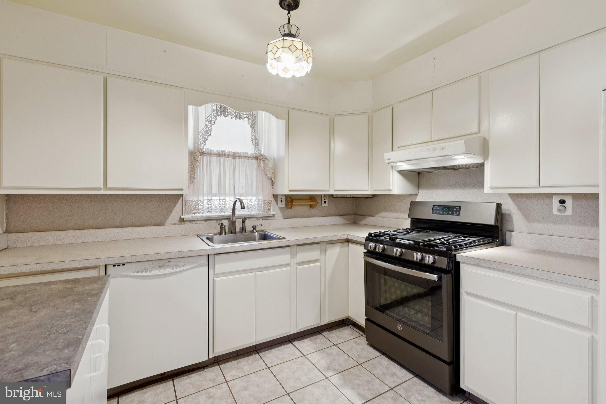 6622 Ardleigh Street Philadelphia, PA 19119 - Photo 12 of 21 Bright and inviting kitchen space.