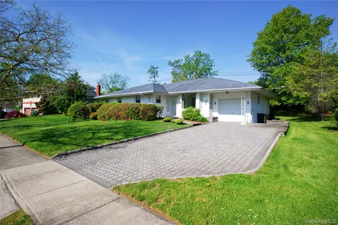 $1,195,000 | 11 Hazelwood Drive, Jericho, NY 11753