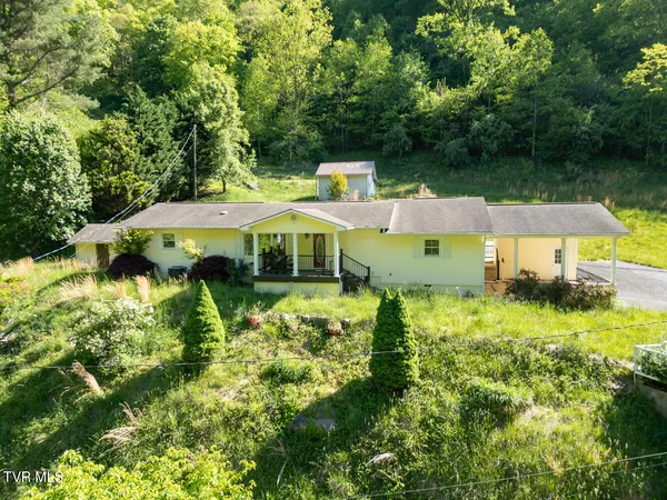 $160,000 | 1752 Lower Ml Br Road, Grundy, VA 24614