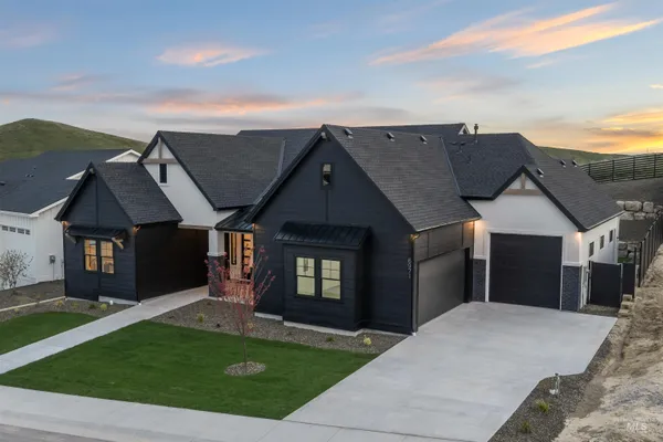 $1,050,000 | 6971 North Cairnhill Way, Eagle, ID 83616