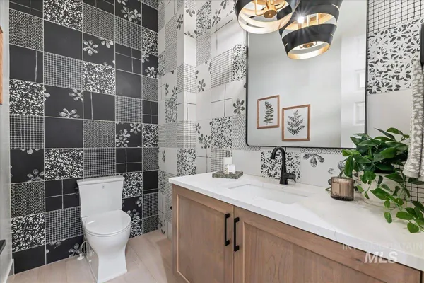 $1,050,000 | 6971 North Cairnhill Way, Eagle, ID 83616